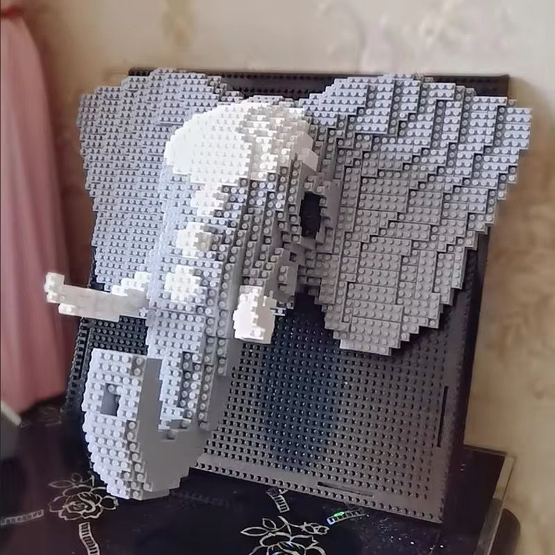 Elephant on construction plate | Building blocks