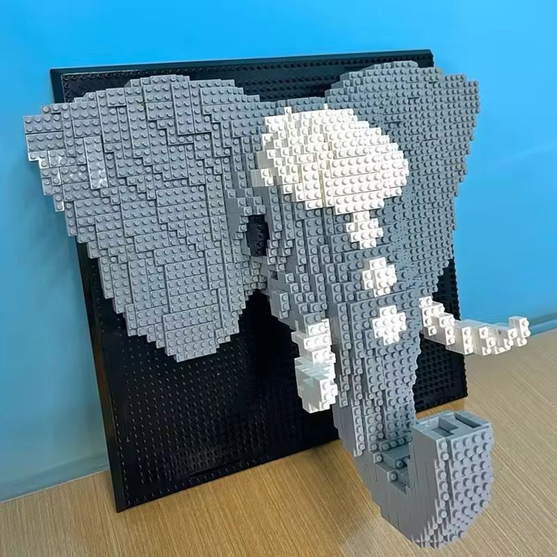 Elephant on construction plate | Building blocks