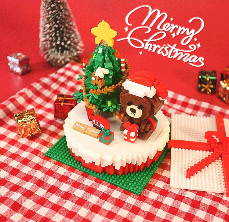 Christmas tree and bear on construction plate | Building blocks