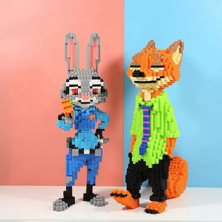 Vos in green suit | Building blocks