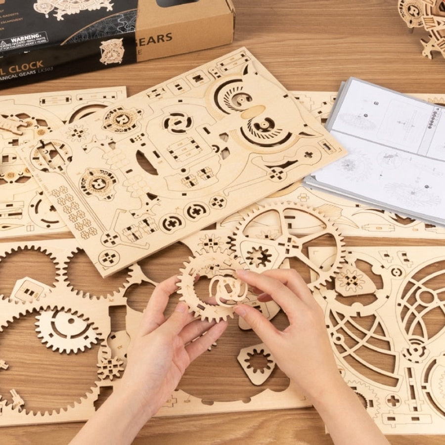 Uil Clock | Wooden Construction Kits